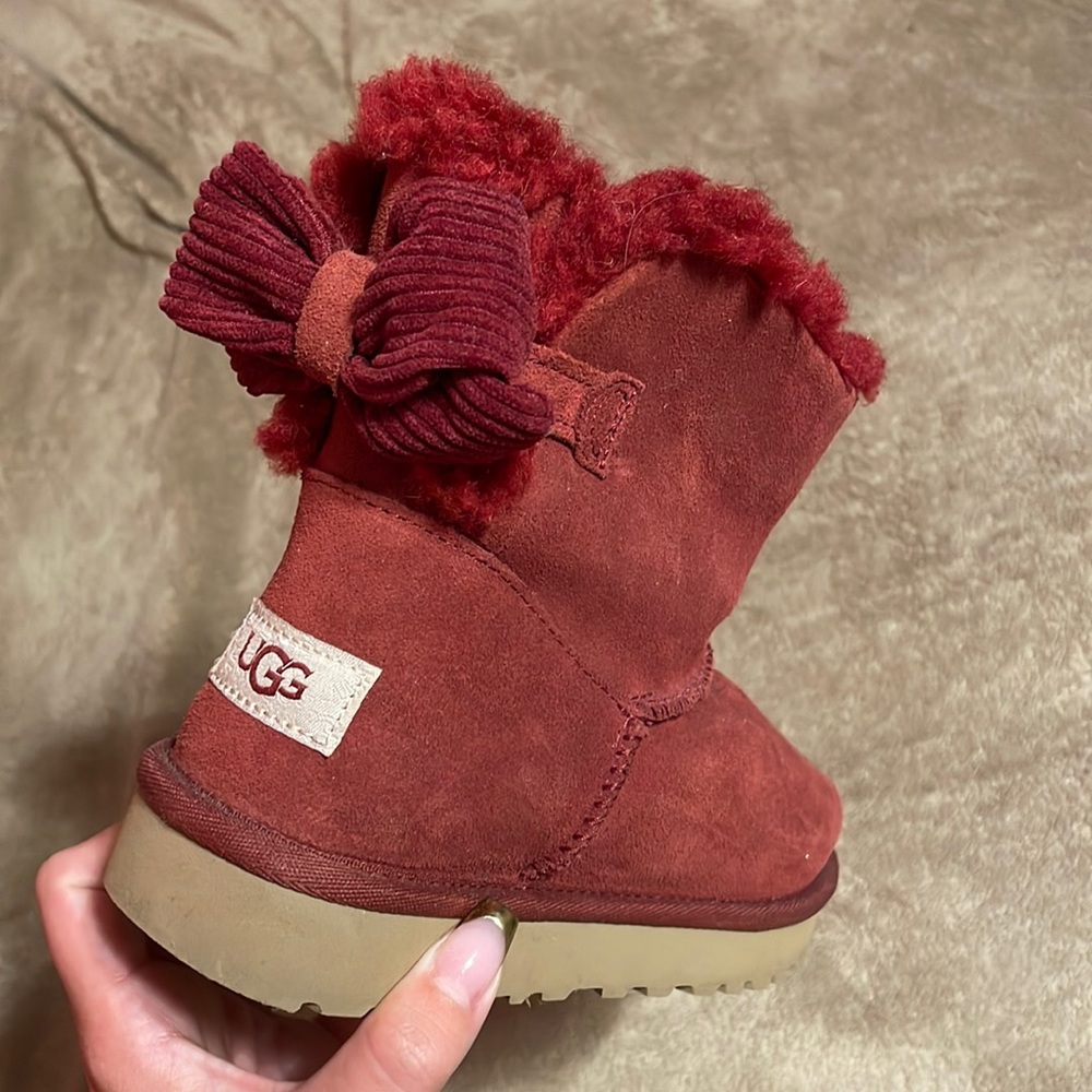 UGG